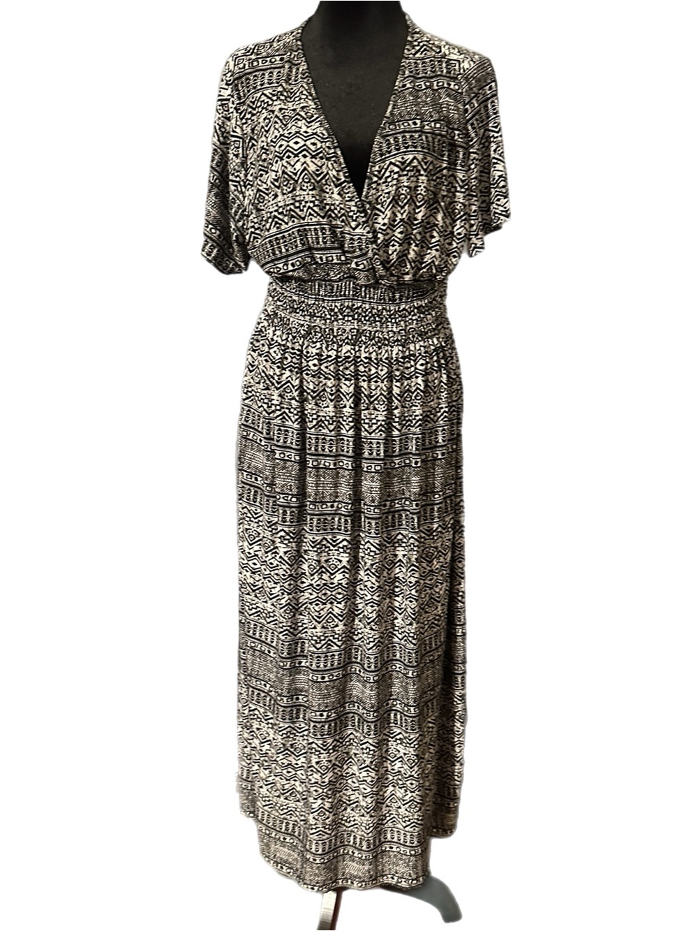 west loop Black & White V-Neck Patterned Maxi Dress